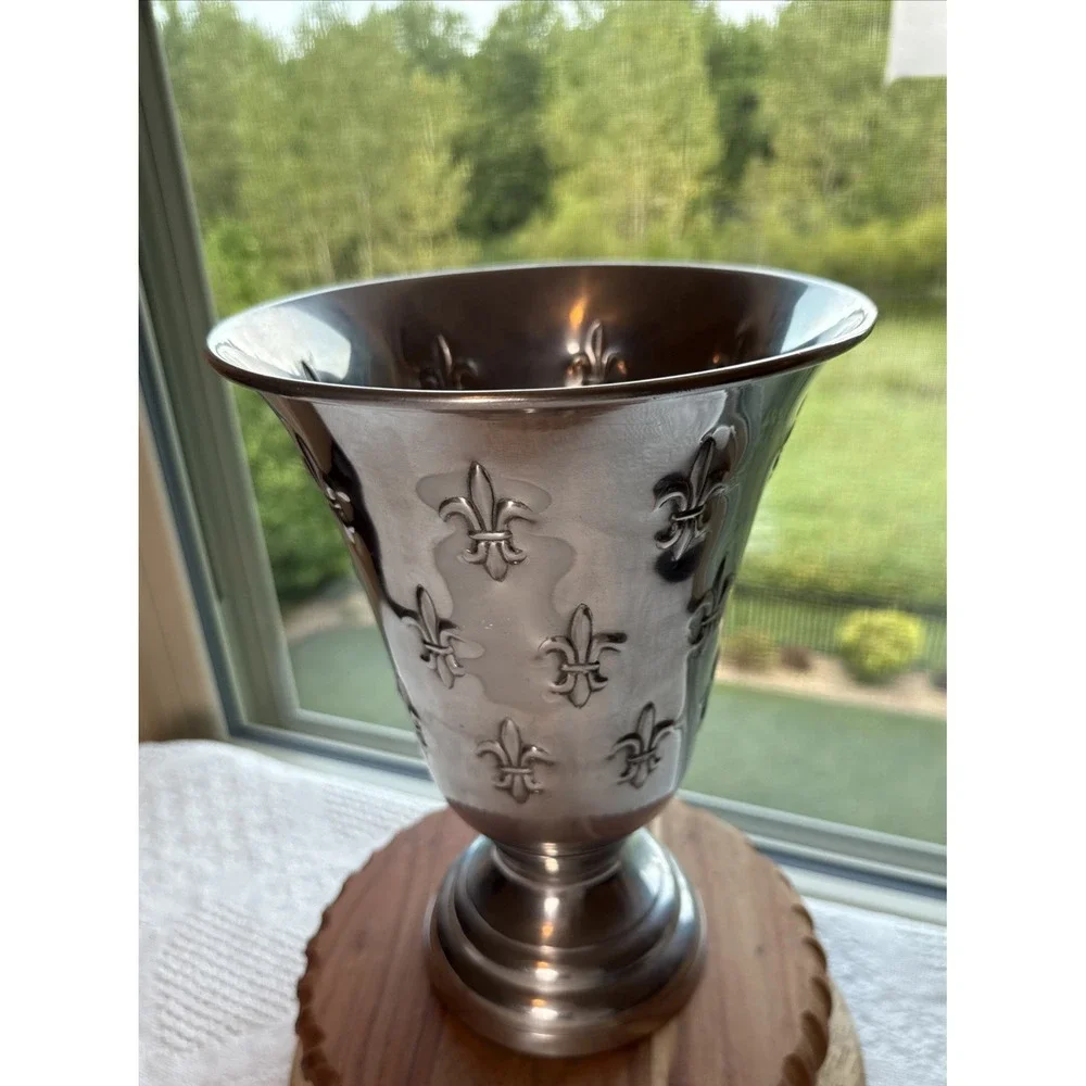 Vintage Fleur De Lis Silver Aluminum Pedestal Vase 10.5